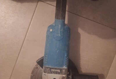 Location Meuleuse disqueuse 230mm Makita à Bouloc